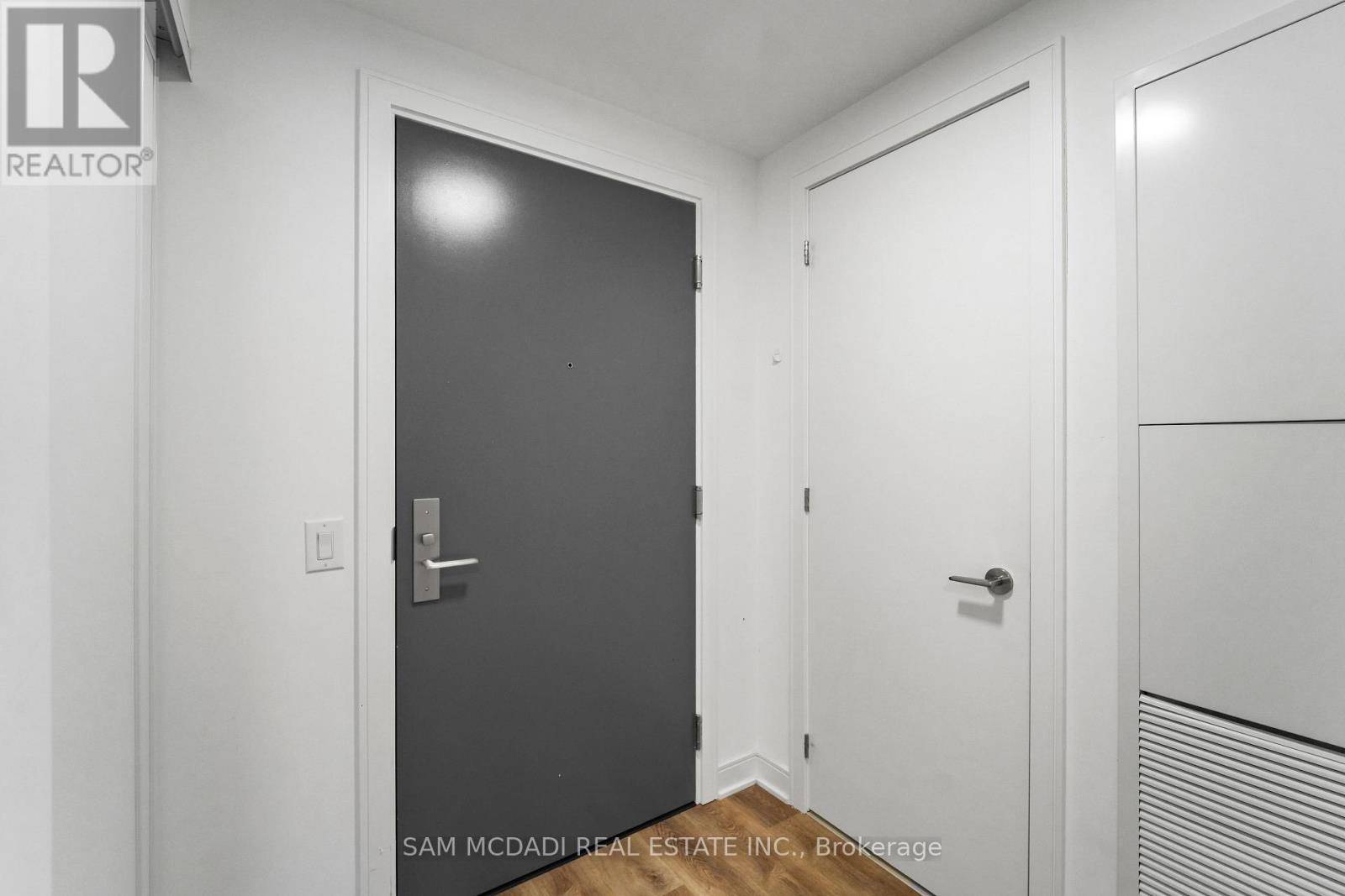 Mississauga (cooksville), ON L5A0B1,86 Dundas ST East #1513