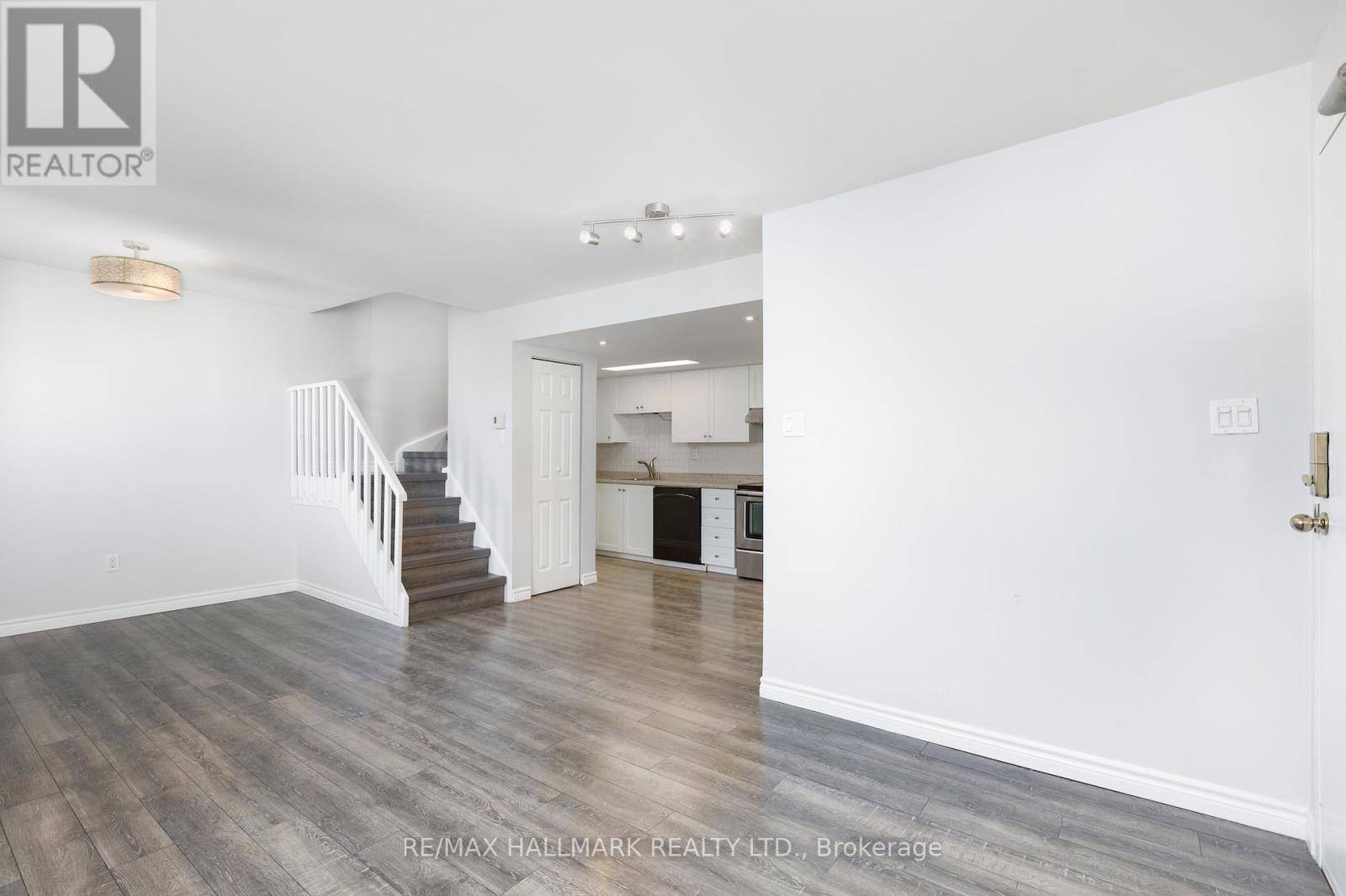 Toronto (south Parkdale), ON M6K1G5,1250 King ST West #30