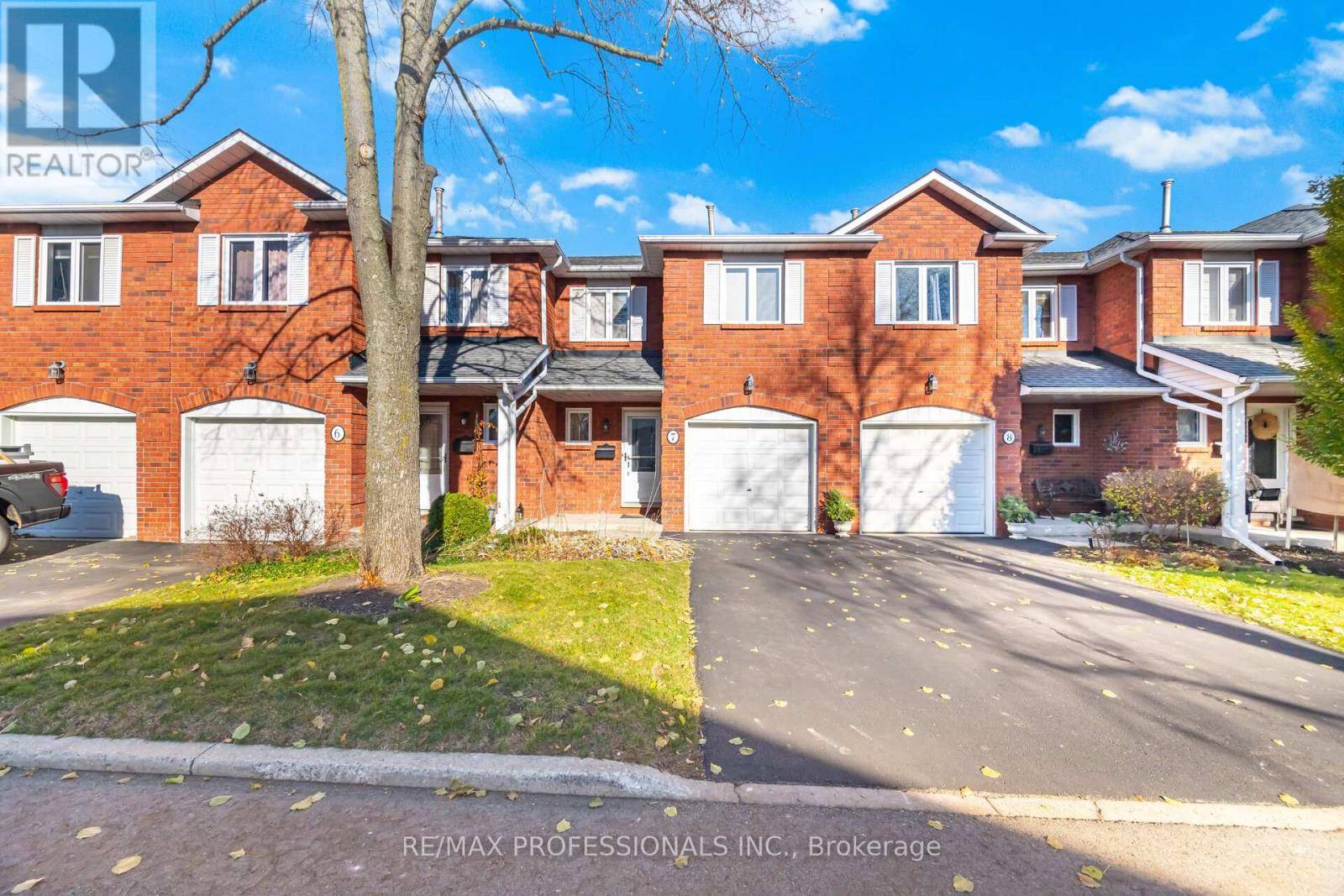 Burlington (roseland), ON L7N3T4,3115 New ST #7