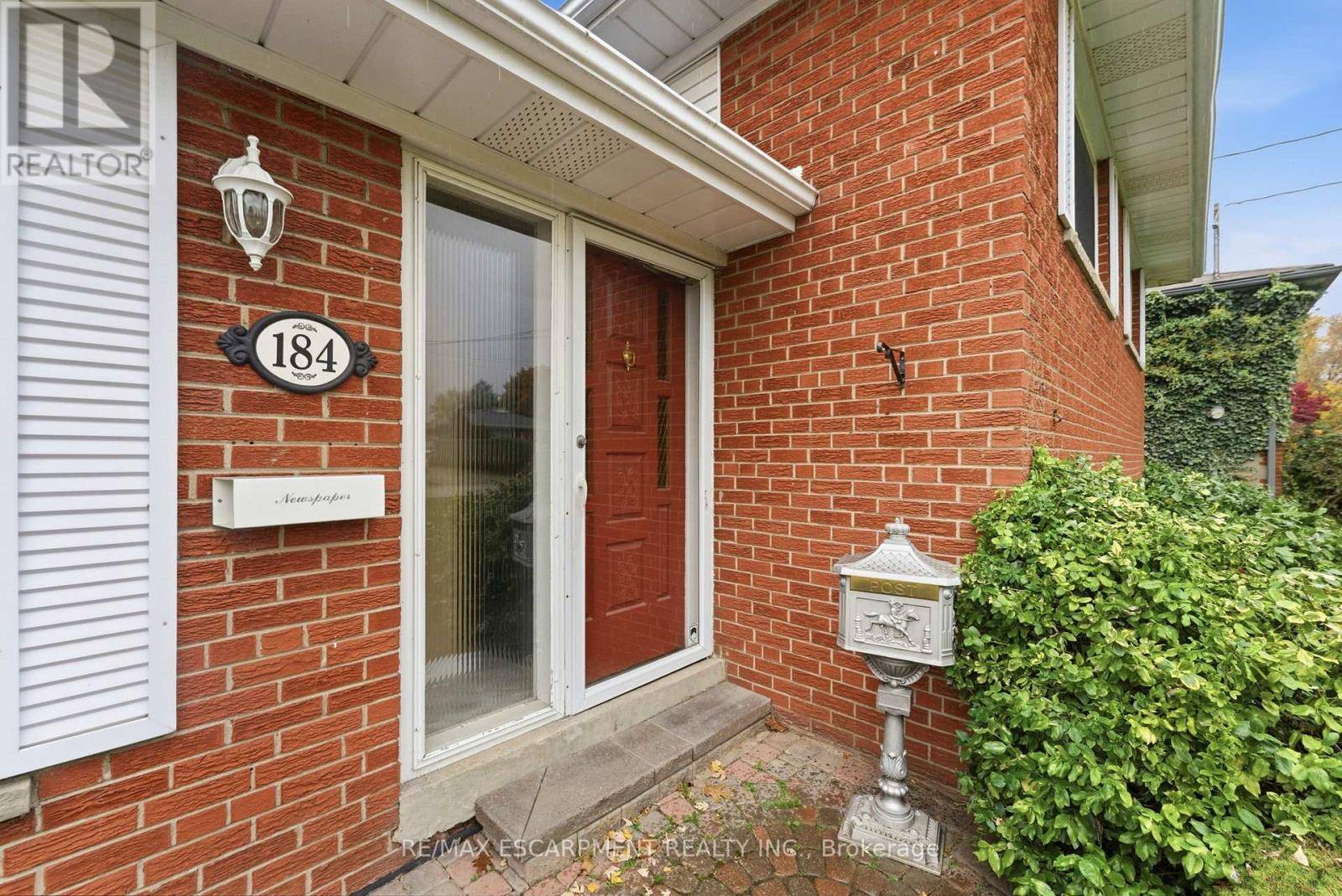 Burlington (appleby), ON L7L2Z9,184 FOXBAR ROAD