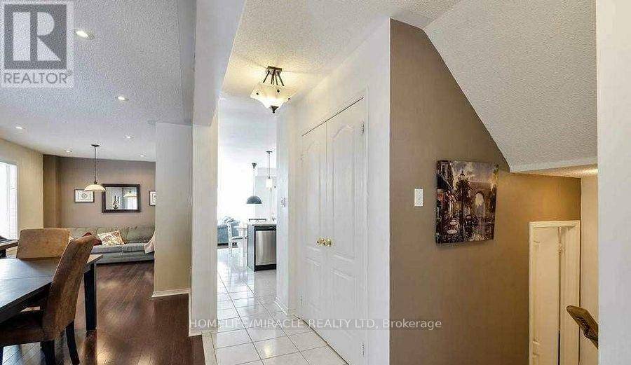 Brampton (sandringham-wellington), ON L6R2M9,12 WILLOW PARK DRIVE