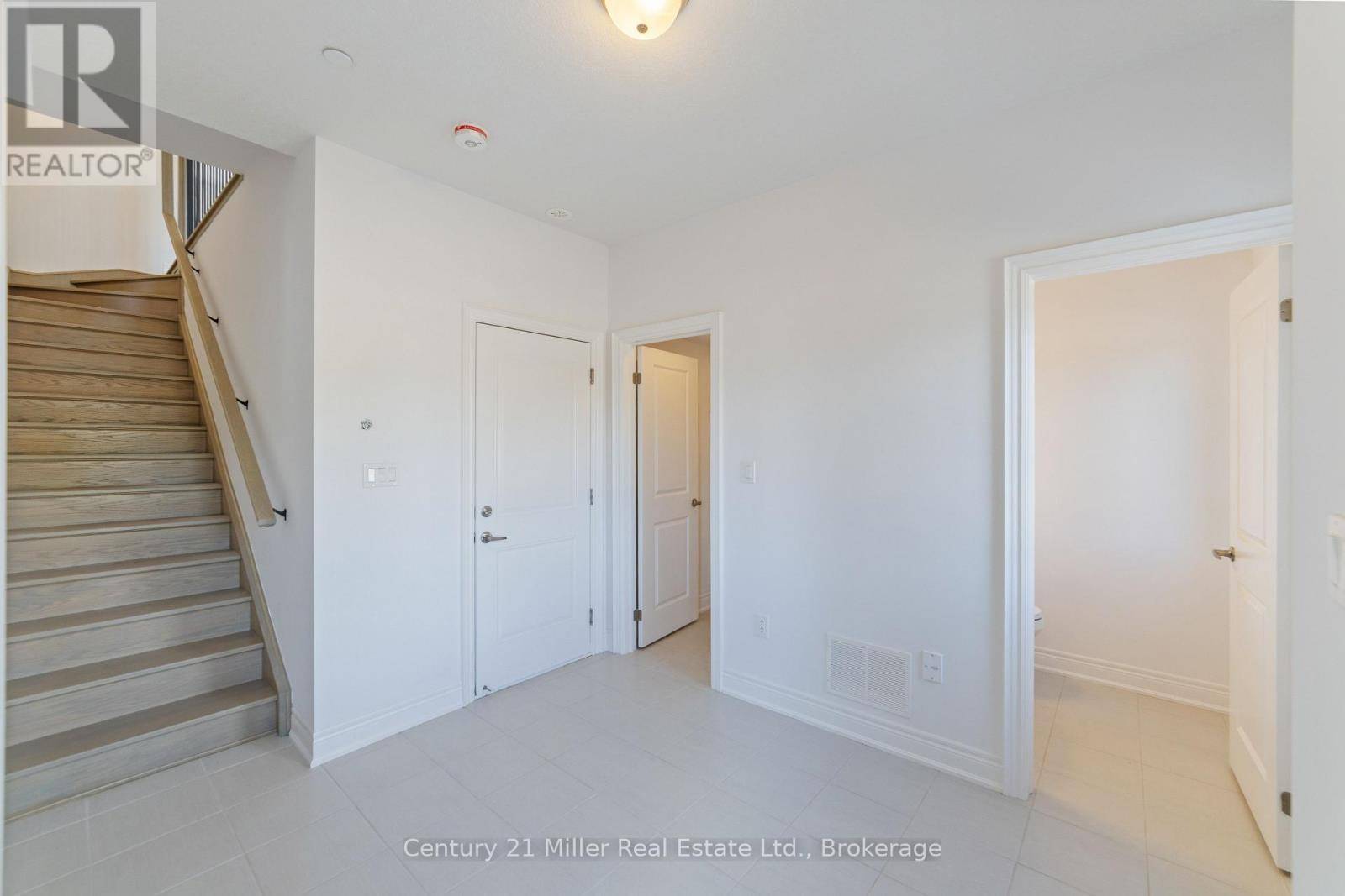 Oakville (ro River Oaks), ON L6H8A5,2140 Trafalgar RD #43