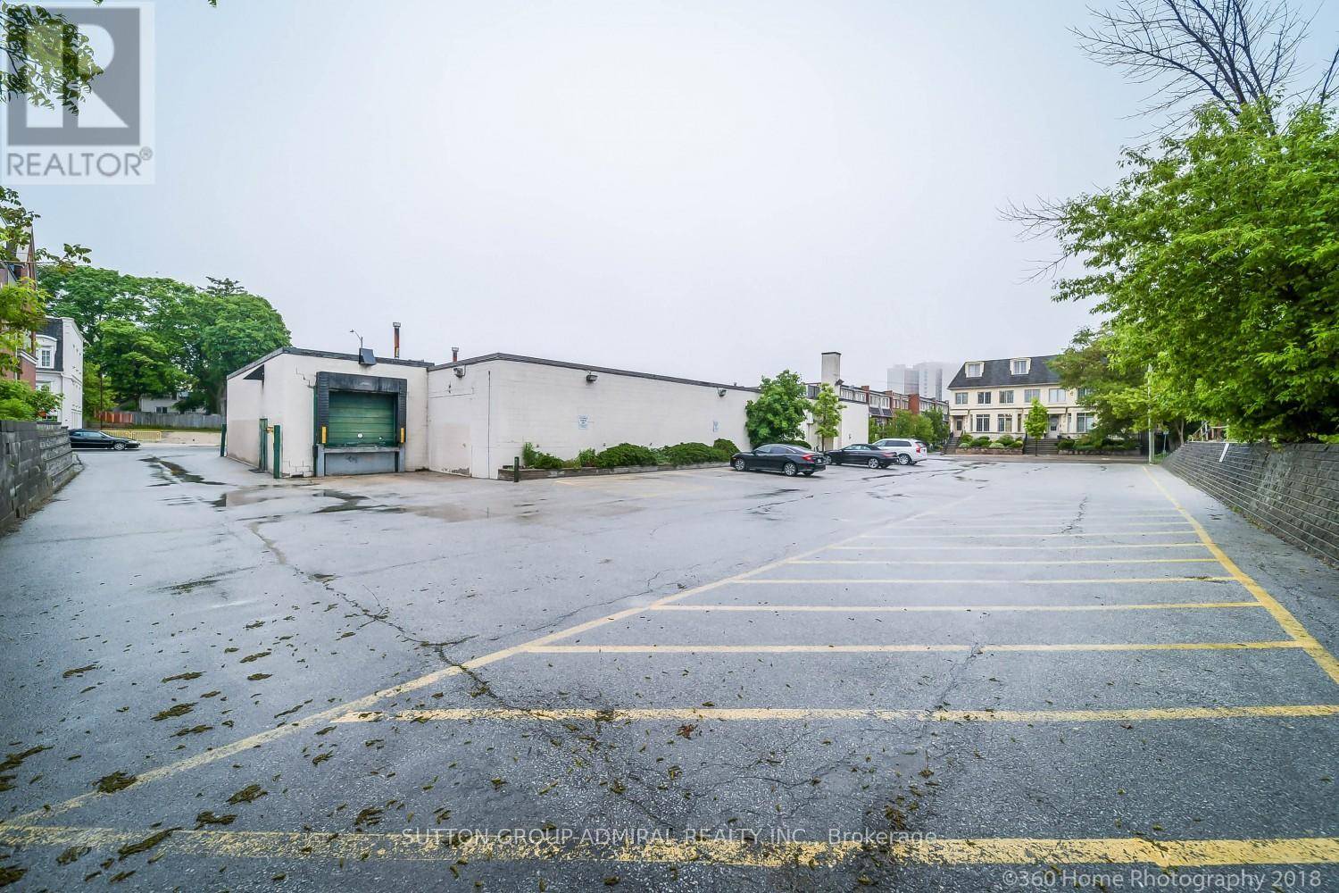 Oakville (old Oakville), ON L6K1E3,104 LAKESHORE ROAD W