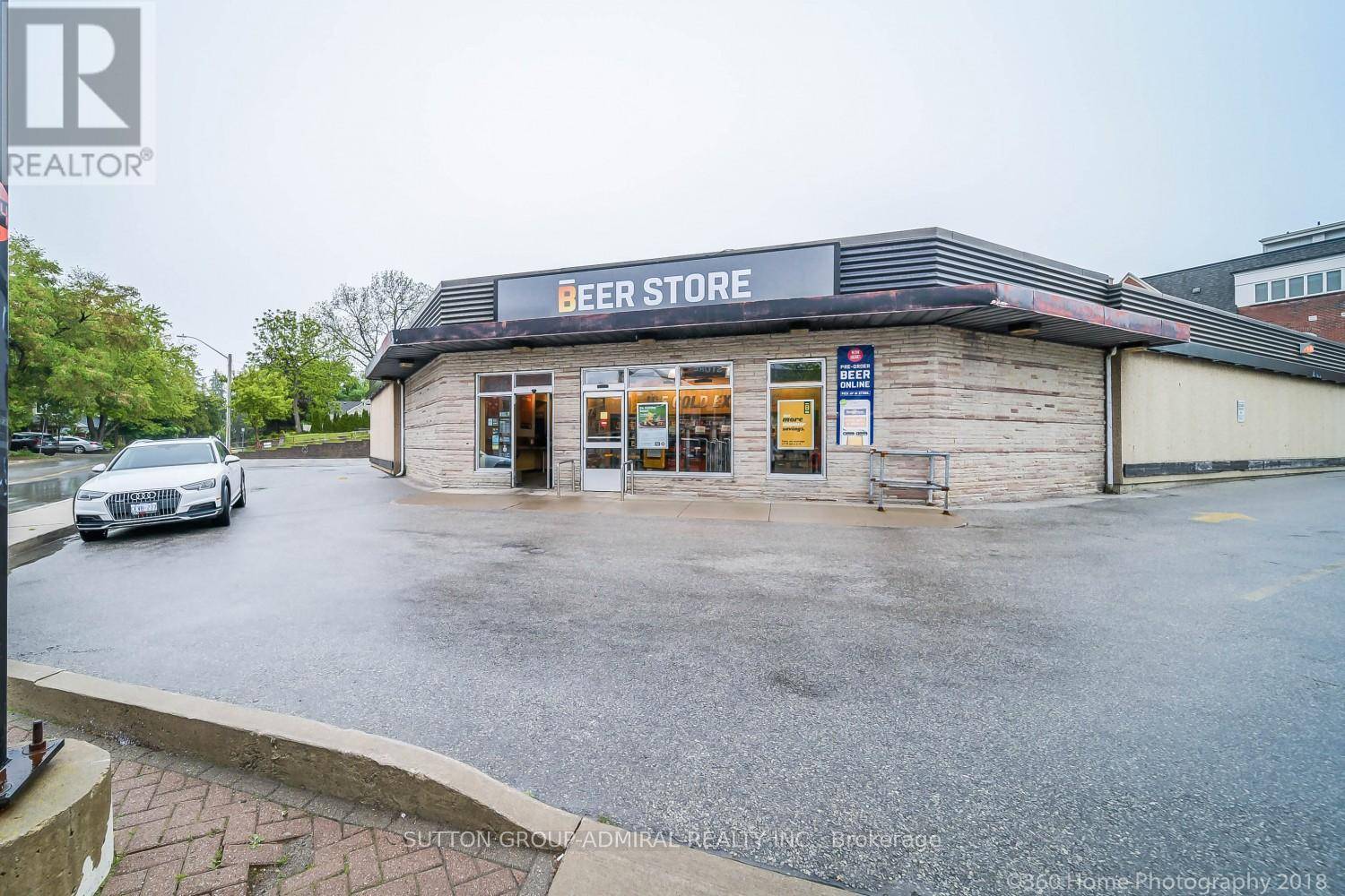 Oakville (old Oakville), ON L6K1E3,104 LAKESHORE ROAD W