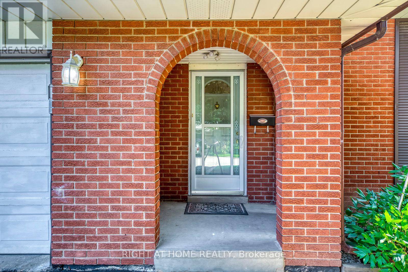 Oakville (college Park), ON L6H1K1,33 NADIA PLACE