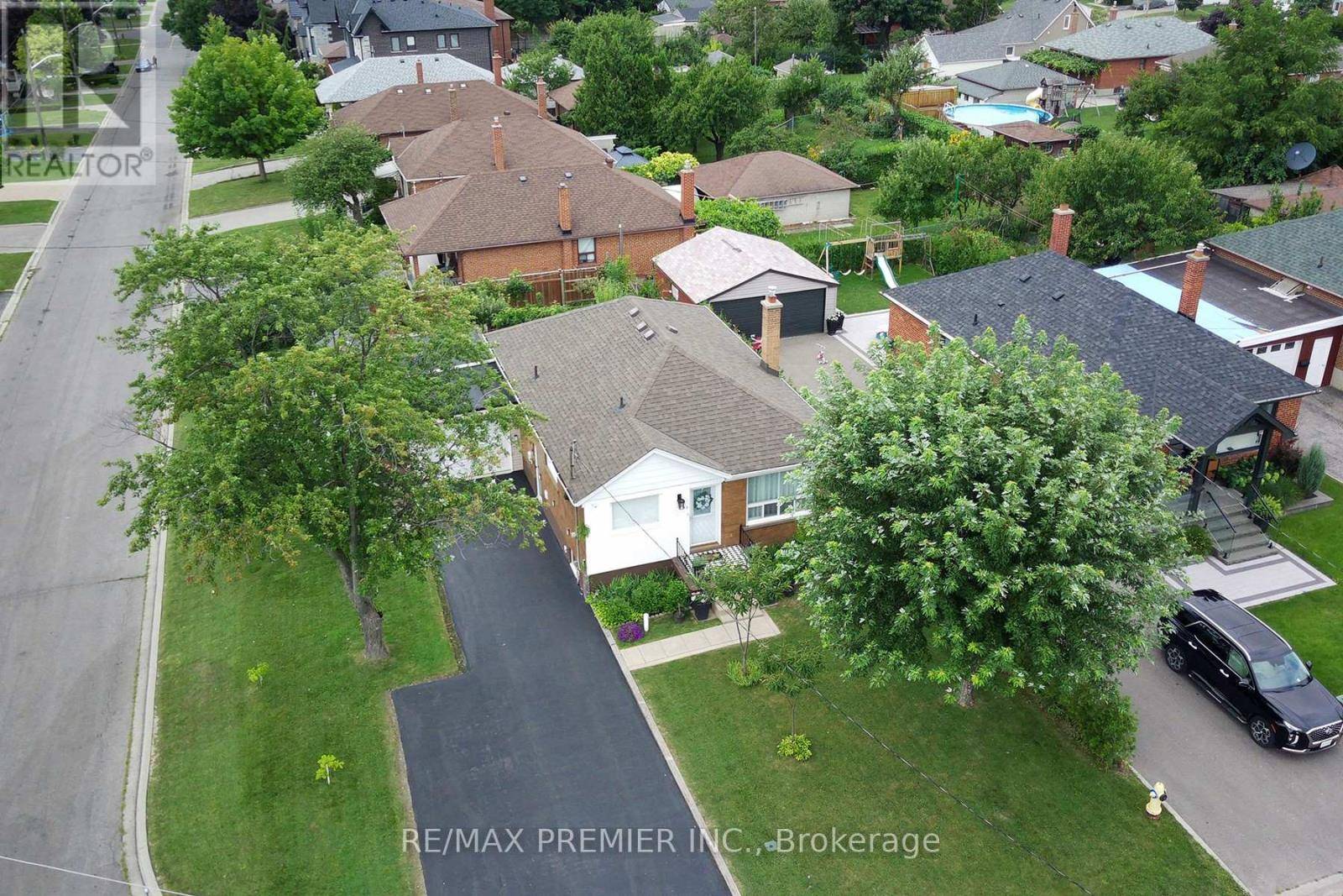 Toronto (downsview-roding-cfb), ON M3M2A1,12 FORTHBRIDGE CRESCENT