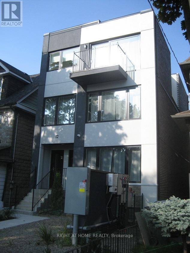 Toronto (rockcliffe-smythe), ON M6N4A2,12 BATAVIA AVENUE