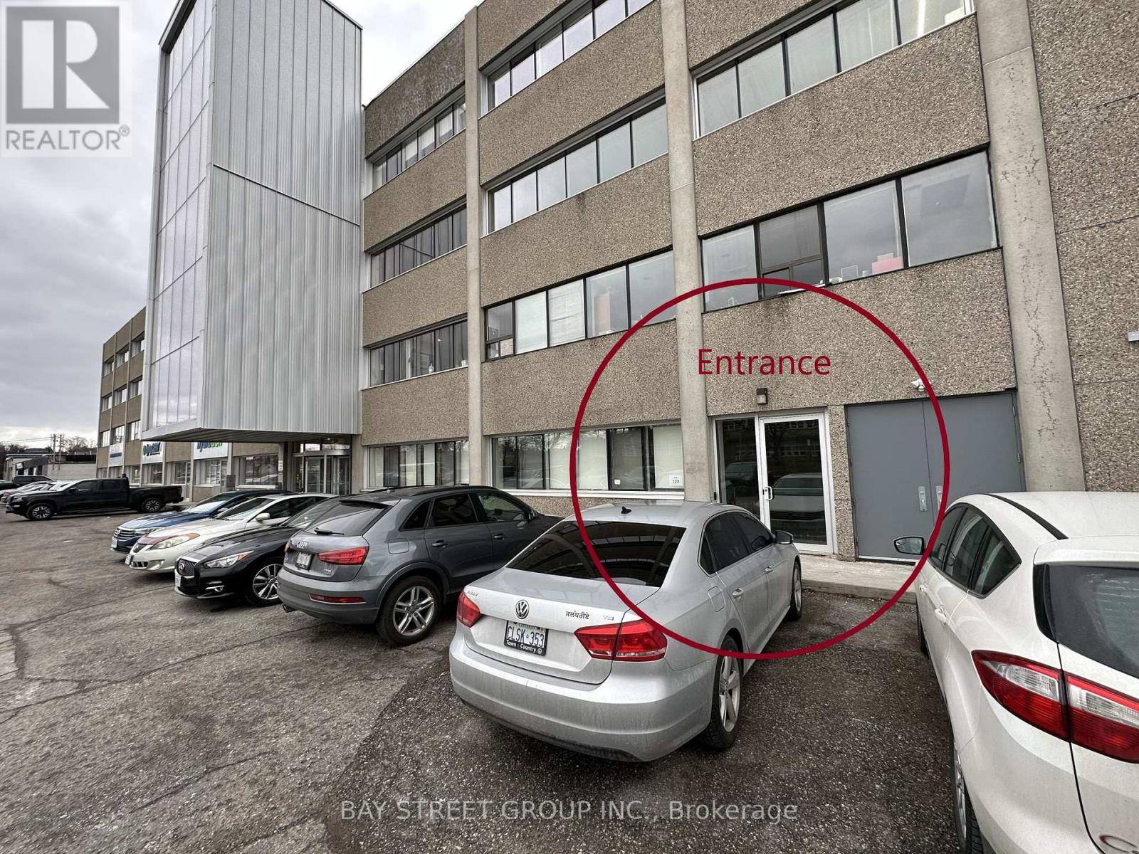 Toronto (rockcliffe-smythe), ON M6N2J1,501 Alliance AVE #100