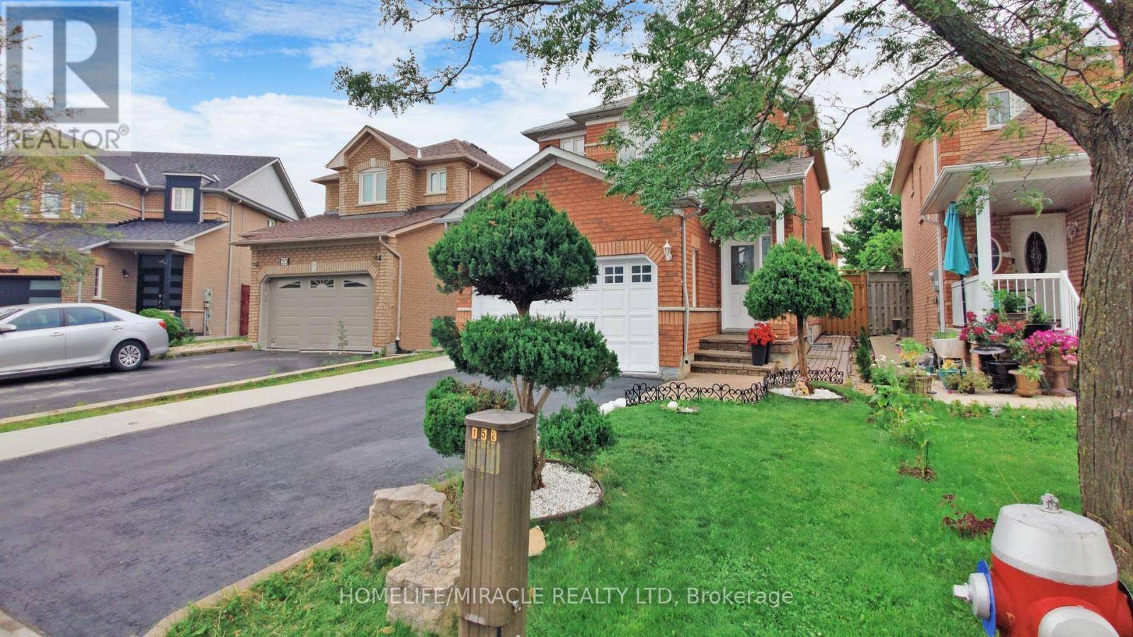 Brampton (northwest Sandalwood Parkway), ON L7A2C6,18 SUNNY GLEN CRESCENT