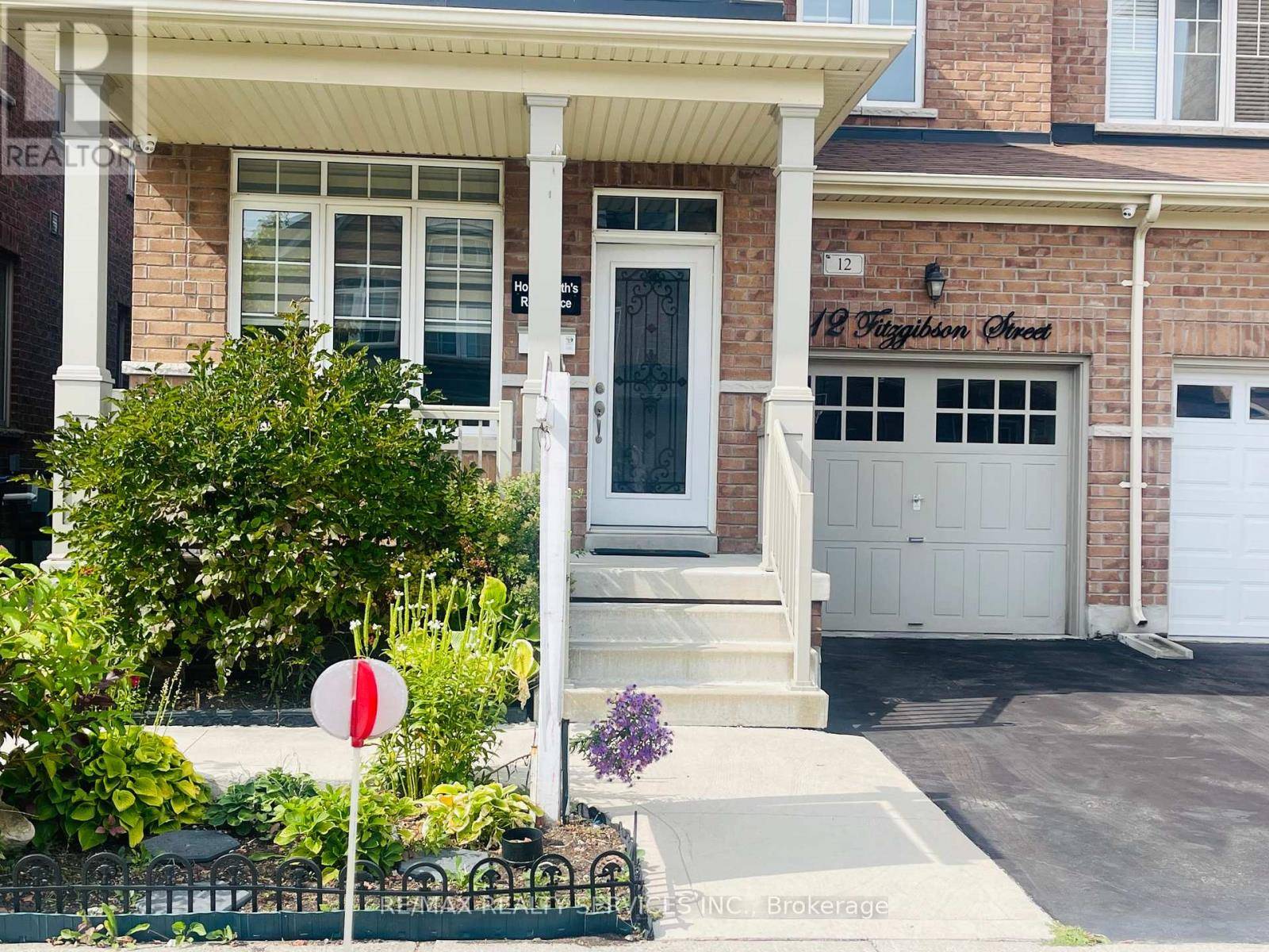 Brampton (credit Valley), ON L6Y5Y5,12 FITZGIBSON STREET