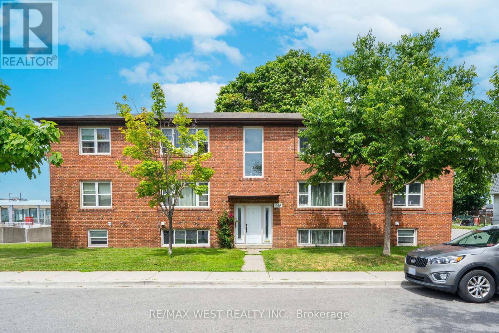 Toronto (mount Dennis), ON M6N4L2,149 BROWNVILLE AVENUE