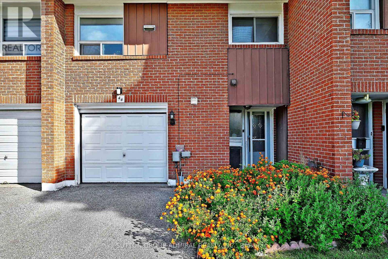 Toronto (west Humber-clairville), ON M9V3K8,452 Silverstone DR #44