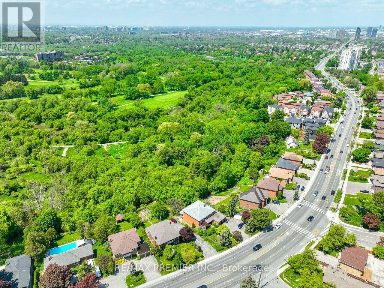 Toronto (humberlea-pelmo Park), ON M9M2S7,2960 WESTON ROAD