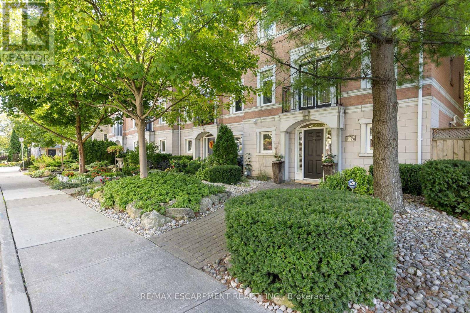 Oakville (old Oakville), ON L6K3X6,126 BRANT STREET