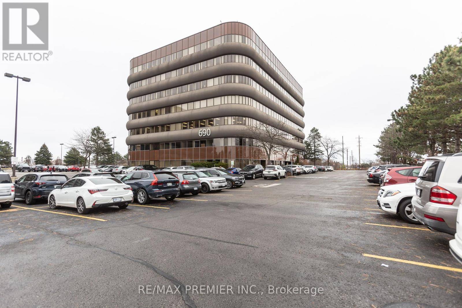 Oakville (bronte East), ON L6K3X9,690 Dorval DR #200-08