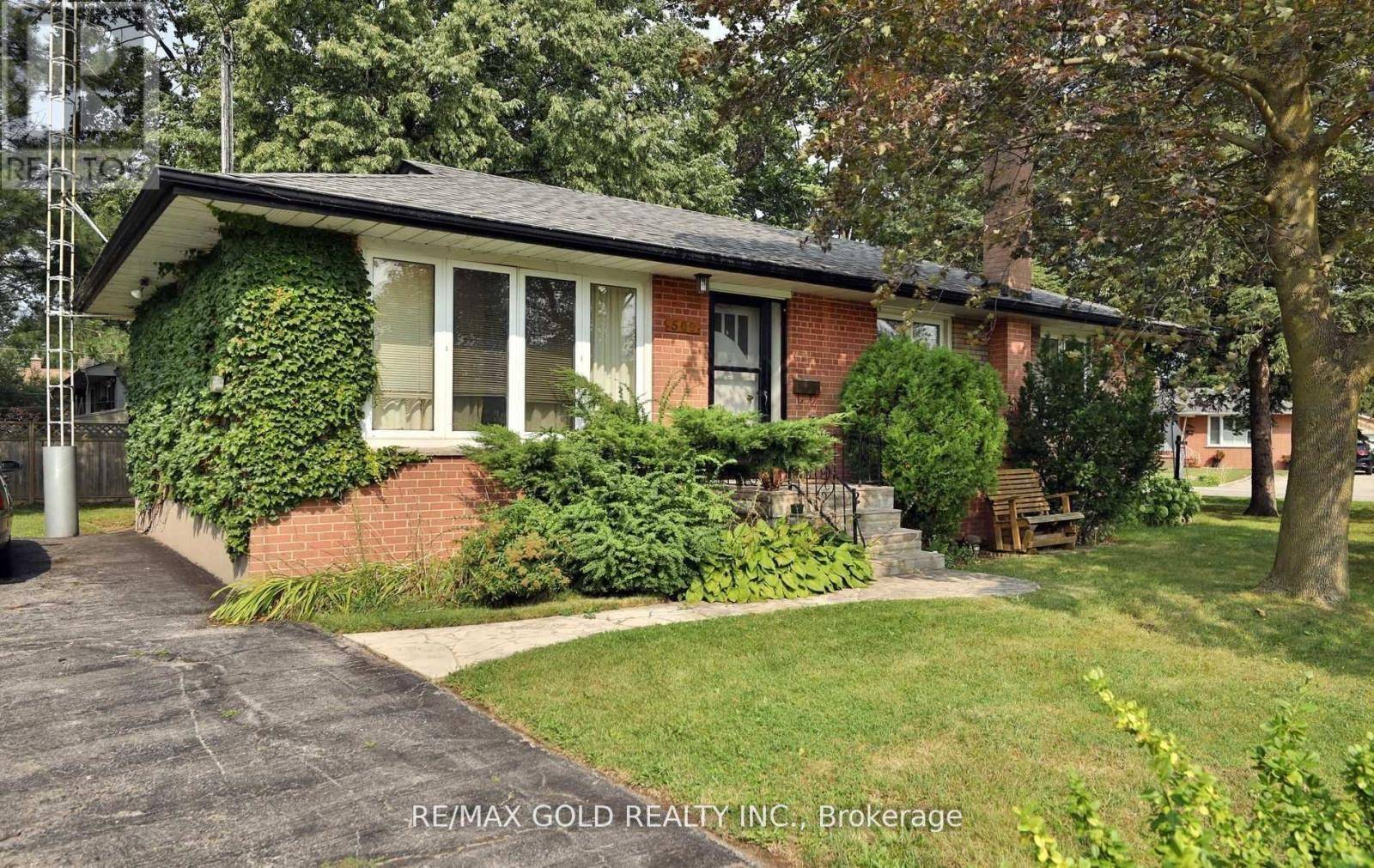 Oakville (bronte East), ON L6L4R5,509 VALE PLACE E