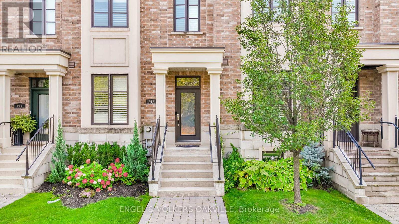 Oakville (old Oakville), ON L6K1J9,216 REBECCA STREET N