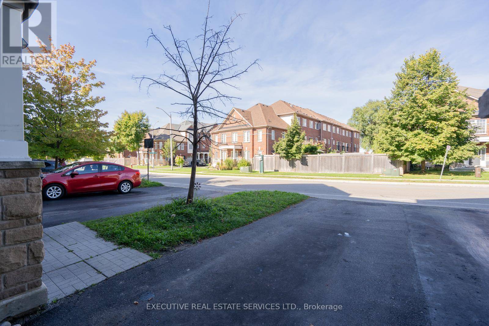 Brampton (downtown Brampton), ON L6X0H2,27 DENISON AVENUE W