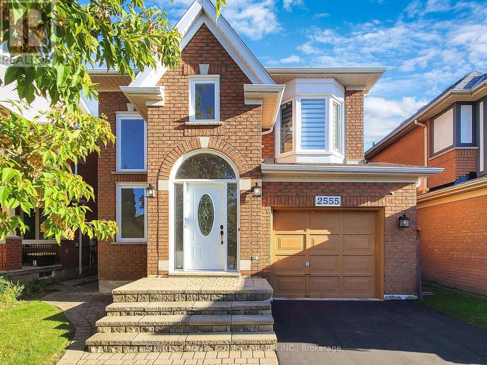 Mississauga (central Erin Mills), ON L5M5L1,2555 STRATHMORE CRESCENT