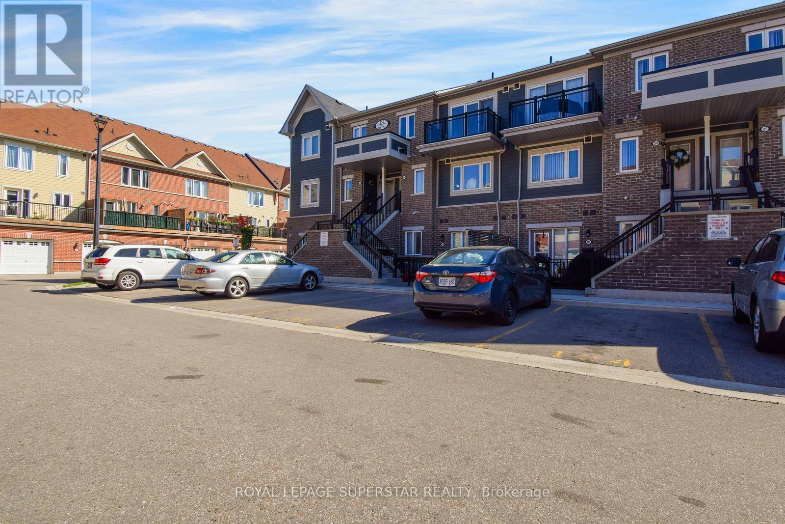 Brampton (sandringham-wellington), ON L6R3Y7,250 Sunny Meadow BLVD #291