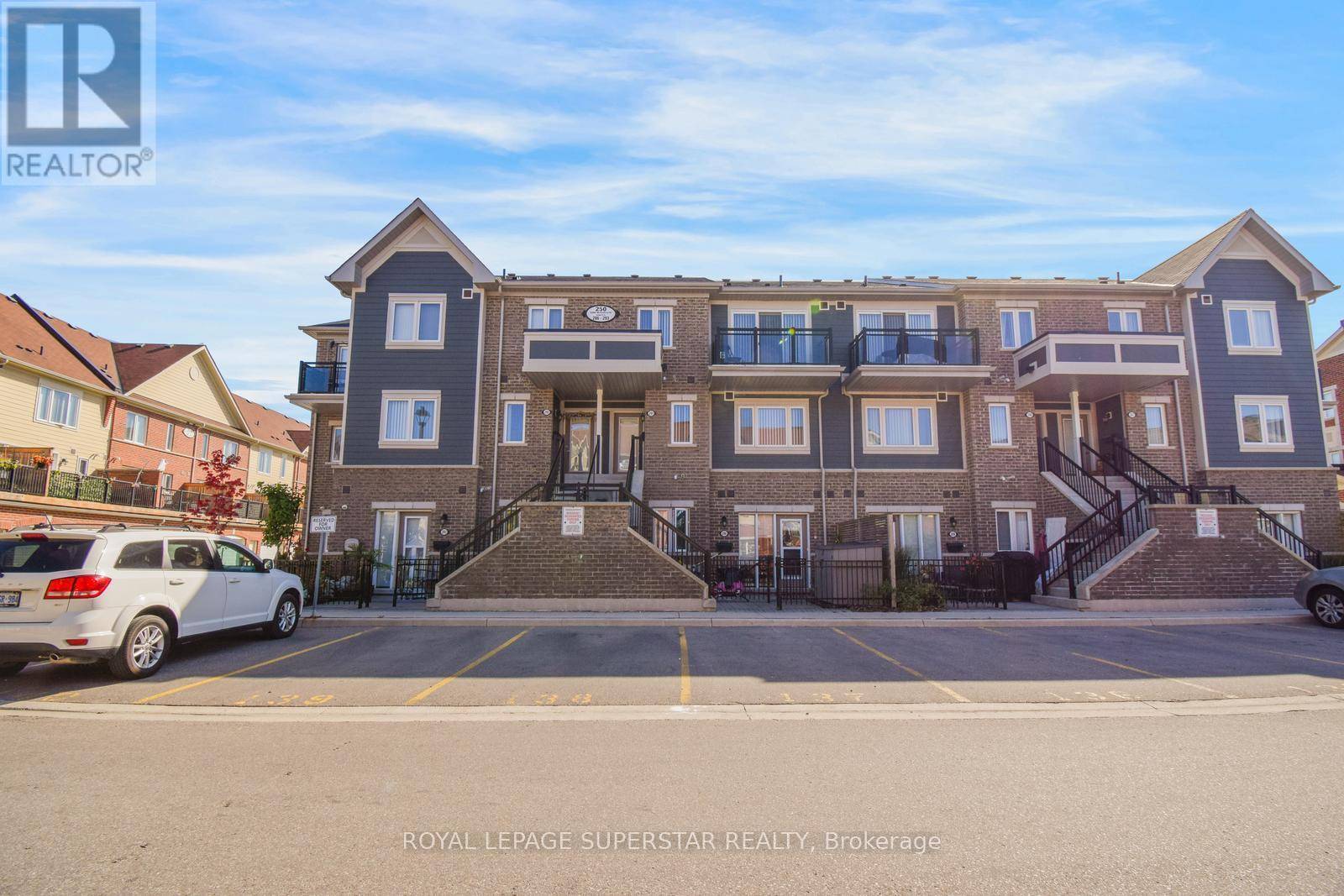 Brampton (sandringham-wellington), ON L6R3Y7,250 Sunny Meadow BLVD #291