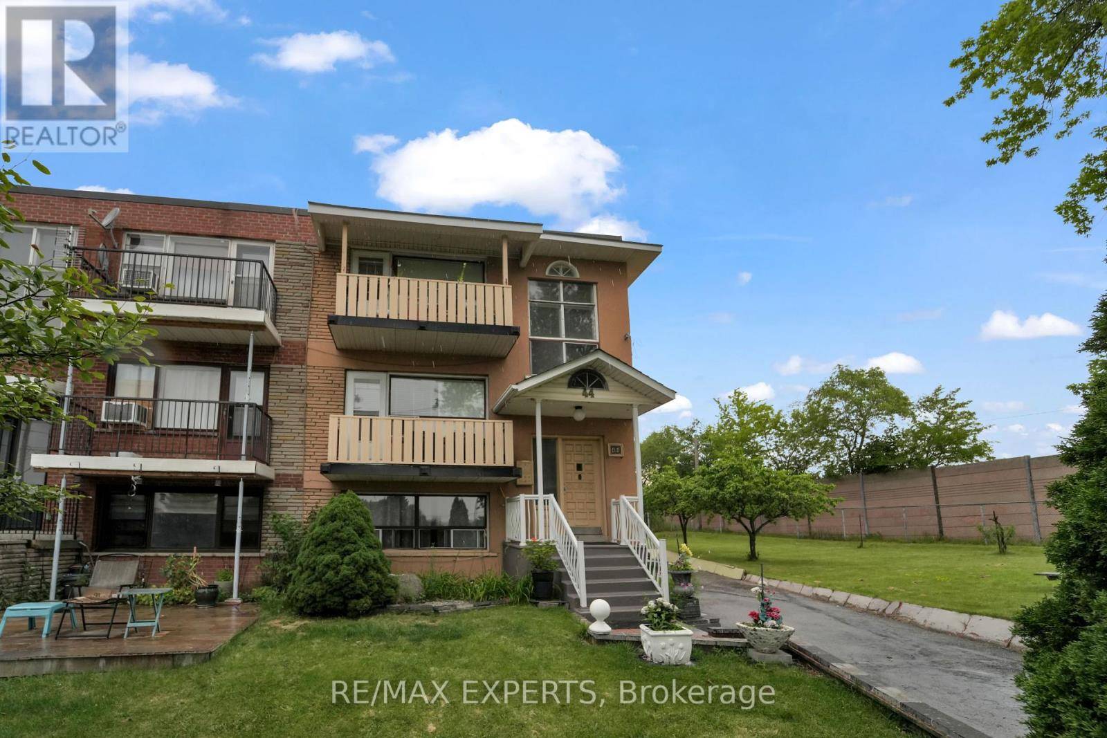 Toronto (yorkdale-glen Park), ON M6B2N8,44 ELWAY COURT