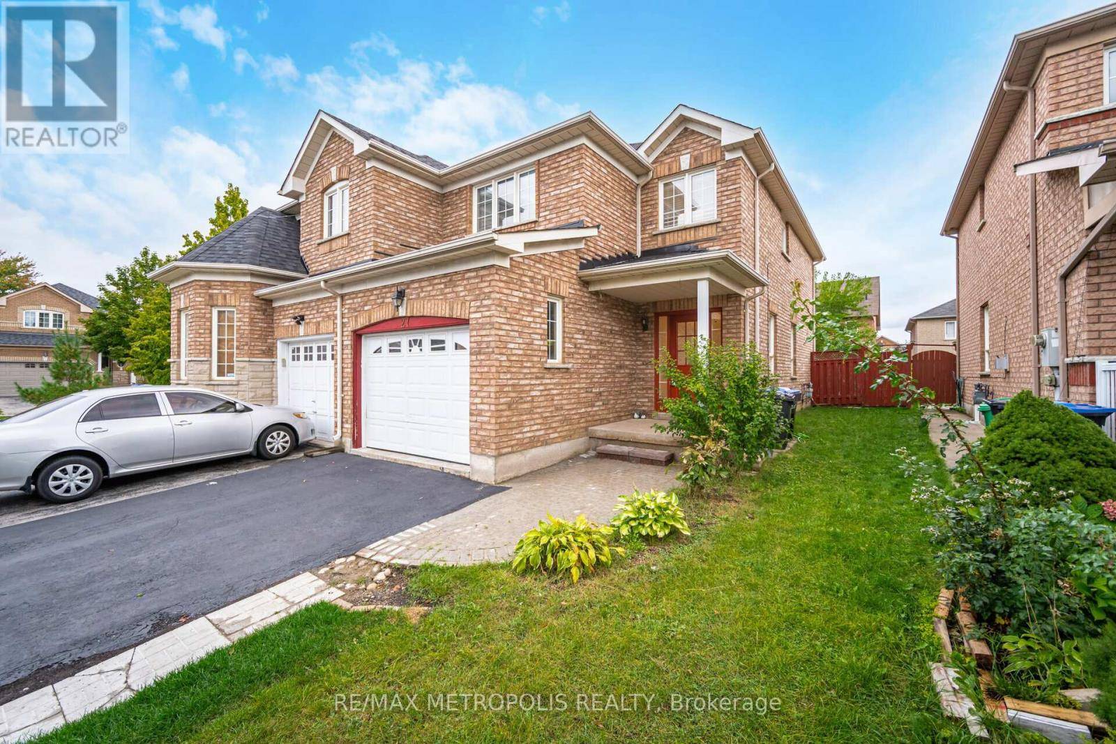 Brampton (northwest Sandalwood Parkway), ON L7A2C9,27 PRINCE CRESCENT