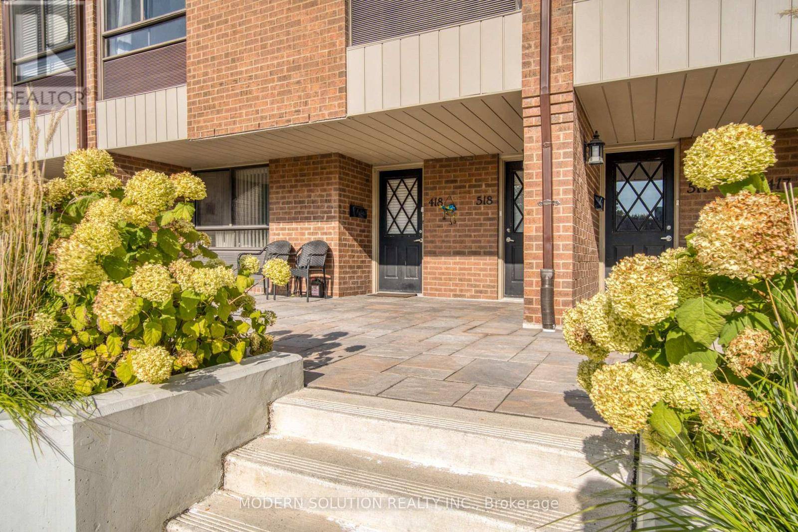 Mississauga (erindale), ON L5C3Z5,1000 Cedarglen Gate #518