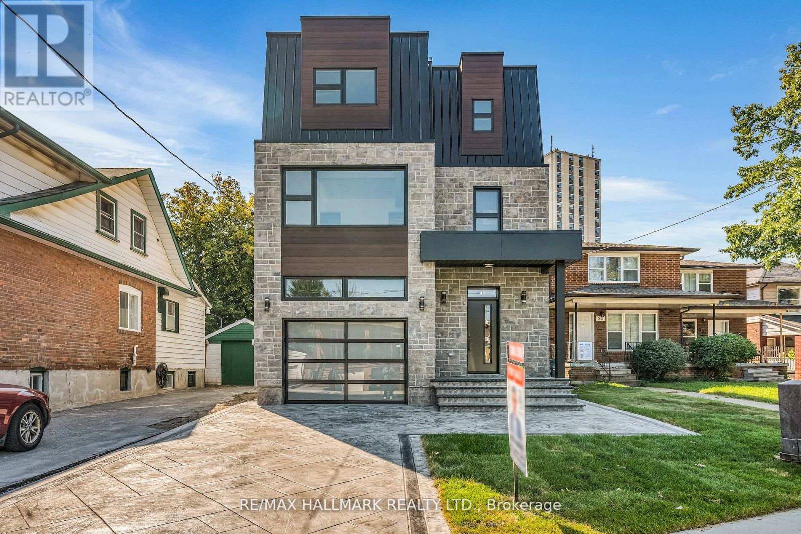 Toronto (mount Dennis), ON M6M2H9,53 BUTTONWOOD AVENUE