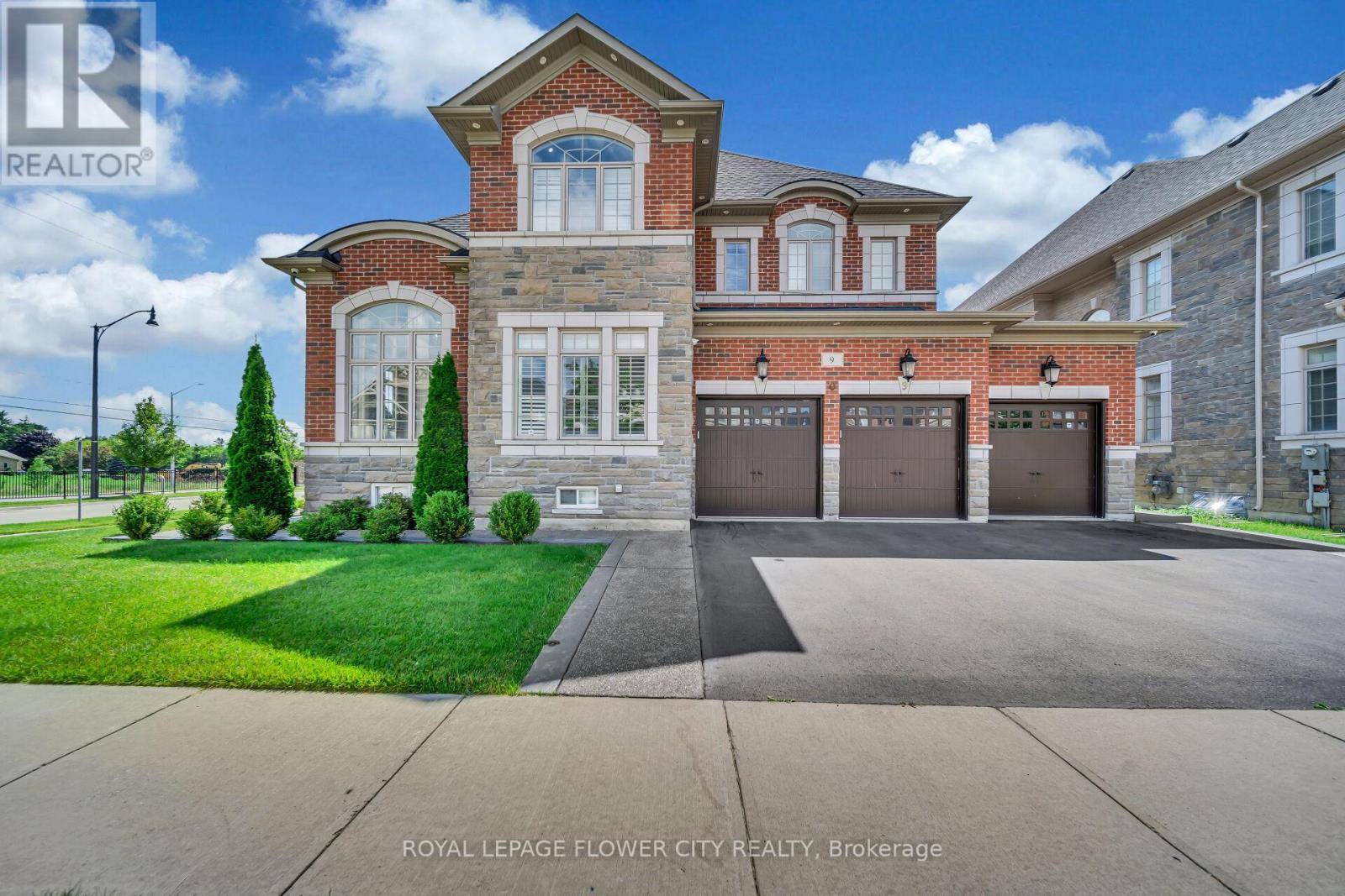 Brampton (toronto Gore Rural Estate), ON L6P4B7,9 BALLOON CRESCENT