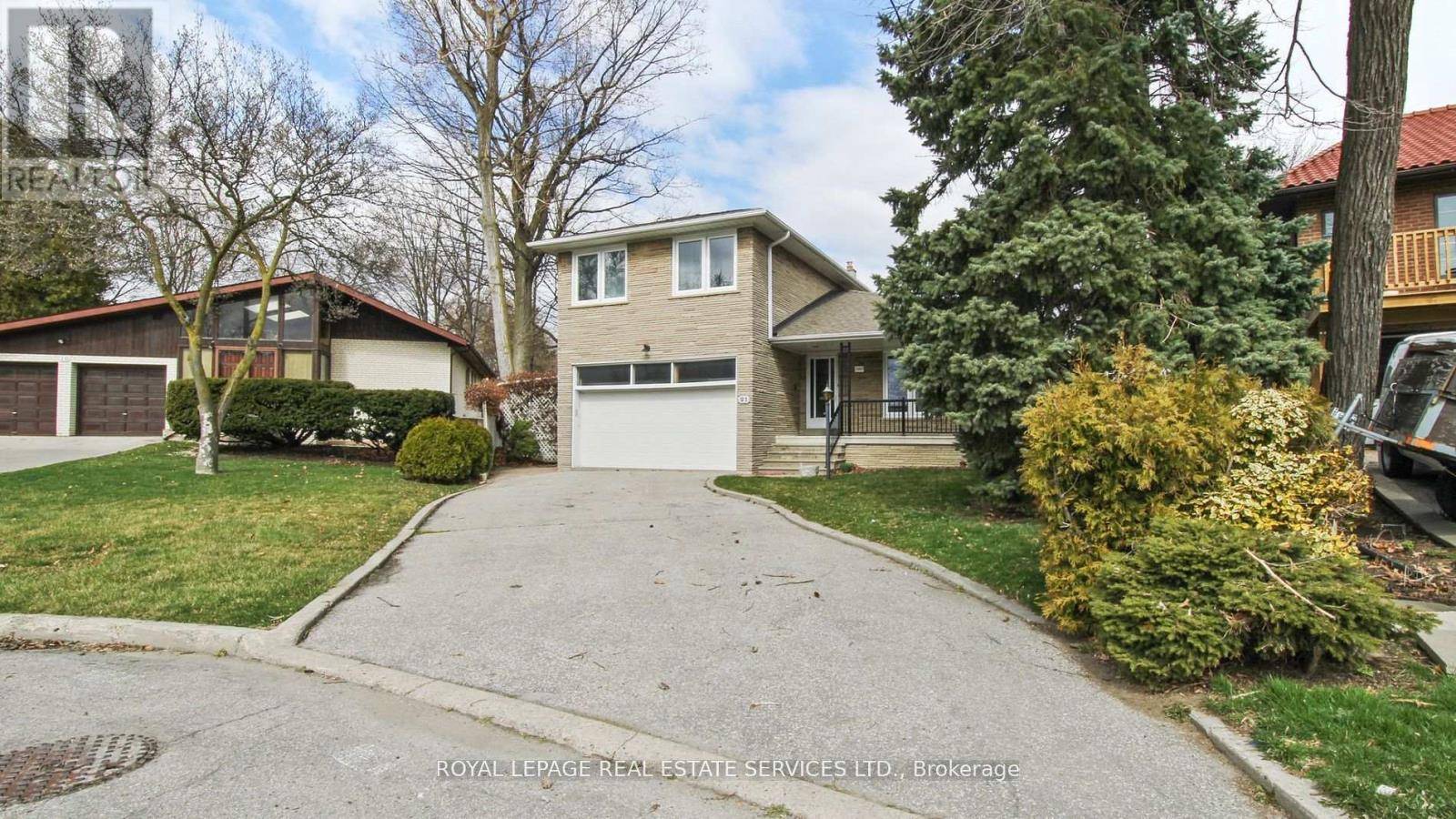 Toronto (brookhaven-amesbury), ON M6M2P4,21 PITKIN COURT