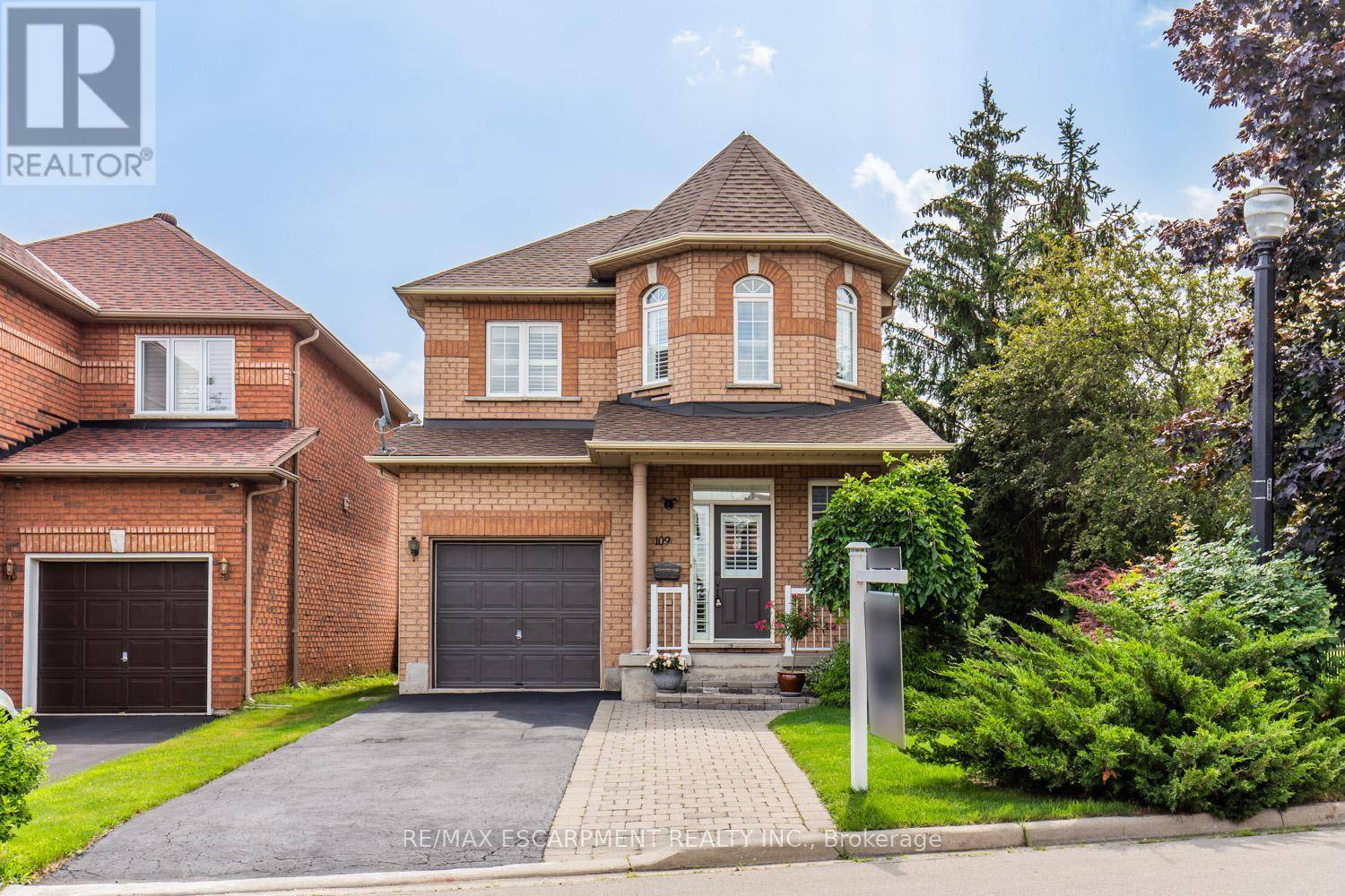 Hamilton (stoney Creek), ON L8E5Z7,109 PEACHWOOD CRESCENT