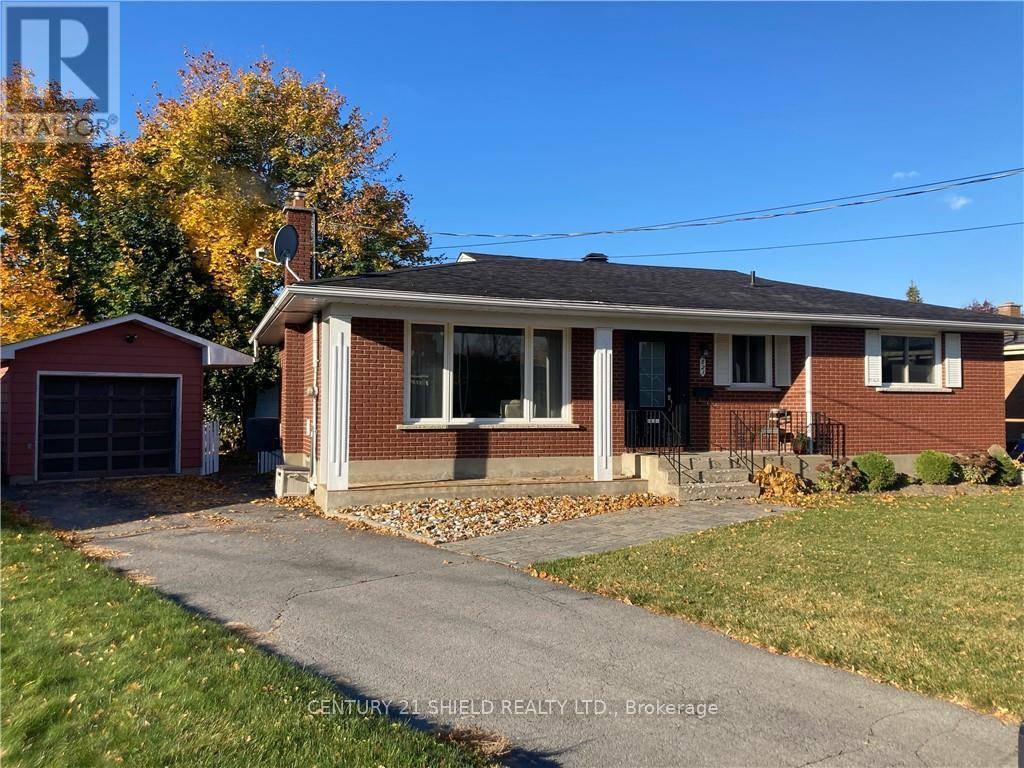 Cornwall, ON K6H5C9,821 HALDIMAND CRESCENT