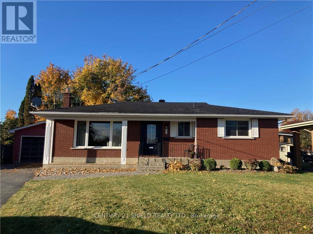 Cornwall, ON K6H5C9,821 HALDIMAND CRESCENT