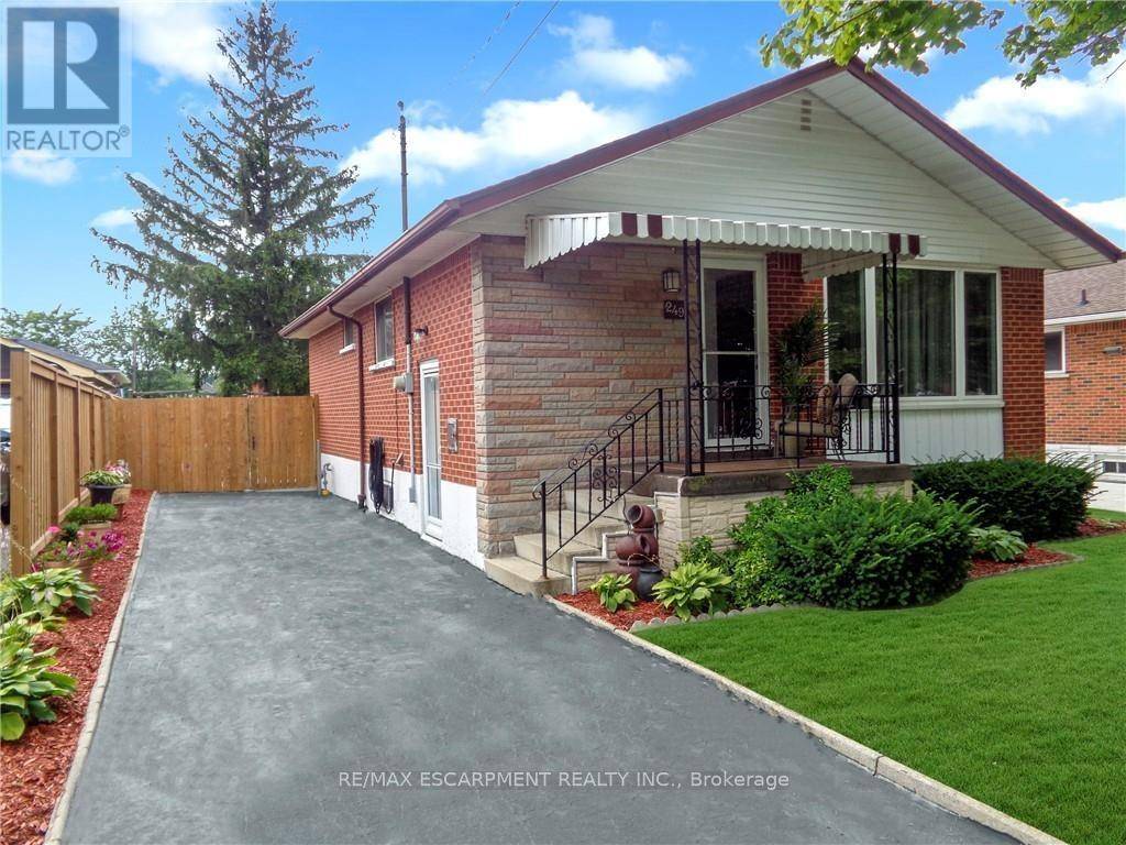 Hamilton (hampton Heights), ON L8T3L7,249 FERNWOOD CRESCENT