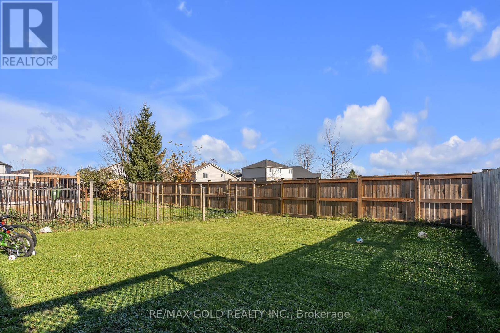 London, ON N6M1L8,2521 MEADOWGATE BOULEVARD