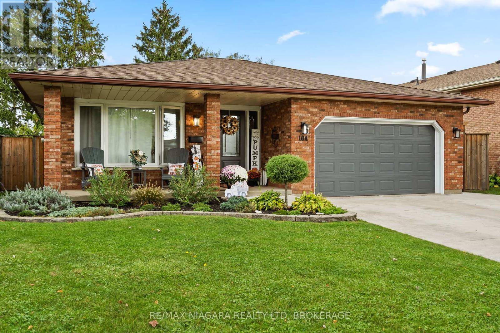 Welland, ON L3C6E6,104 WHITEOAK CRESCENT