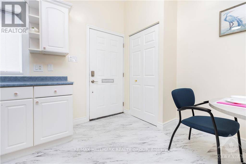 Ottawa, ON K1R6J6,456 BRONSON AVE #5