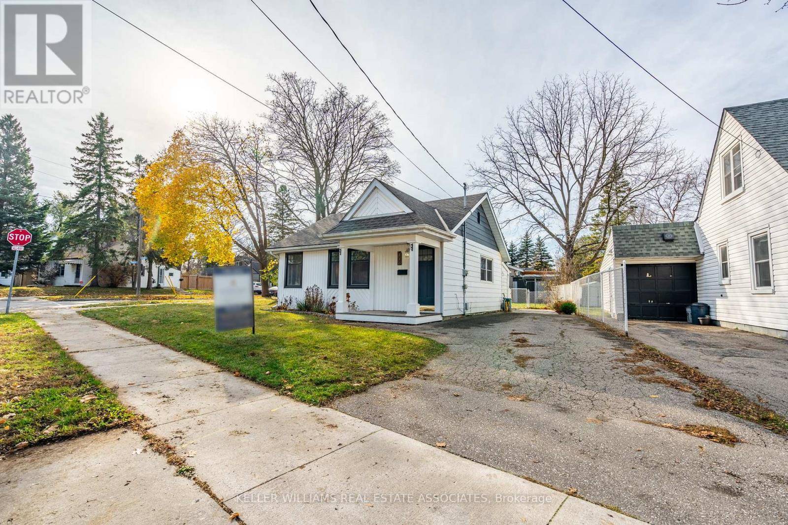 Kitchener, ON N2M4A7,113 PLEASANT AVENUE