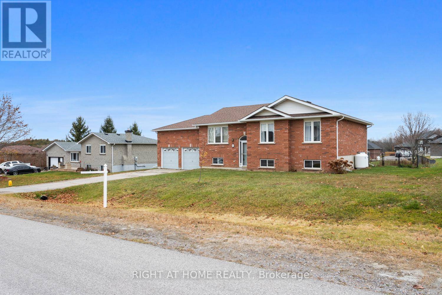 Kawartha Lakes (woodville), ON K0M2T0,8 MANCINI DR DRIVE