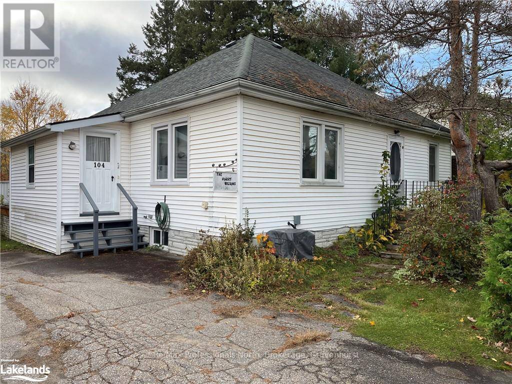 Bracebridge (macaulay), ON P1L1M1,104 ANN STREET