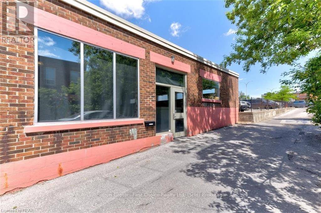 Stratford, ON N5A2M5,107 ERIE ST #Rear