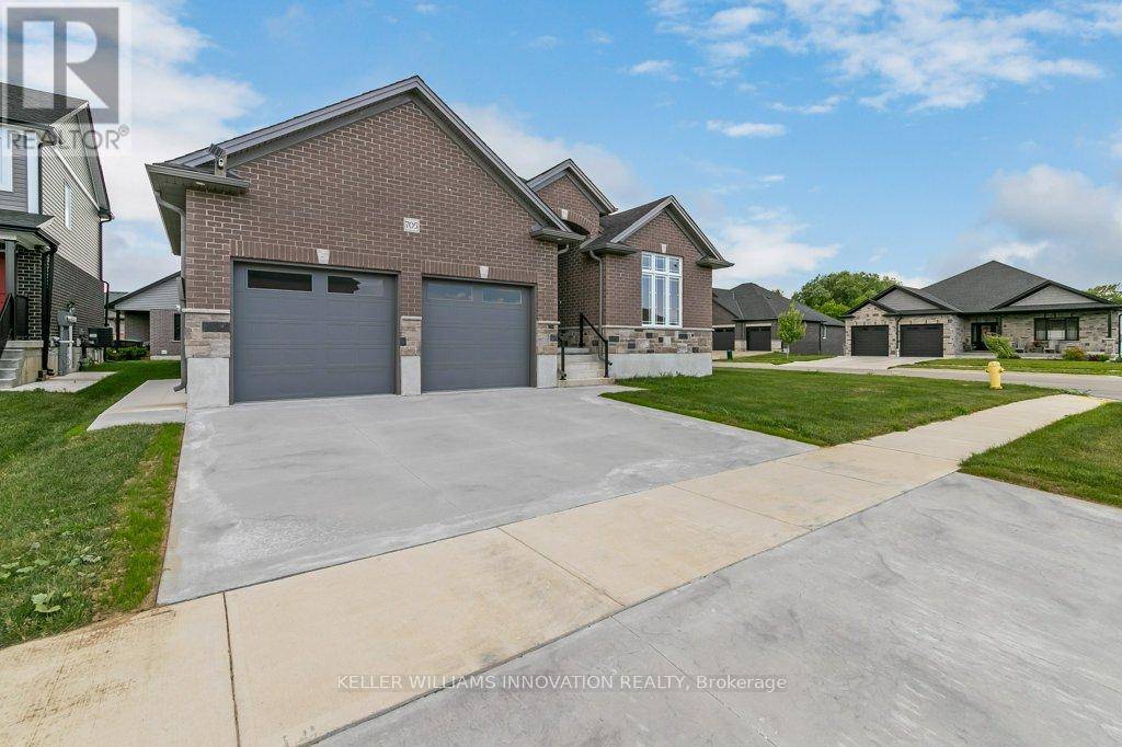 North Perth (32 - Listowel), ON N4W3V2,705 HOLLINGER DRIVE S