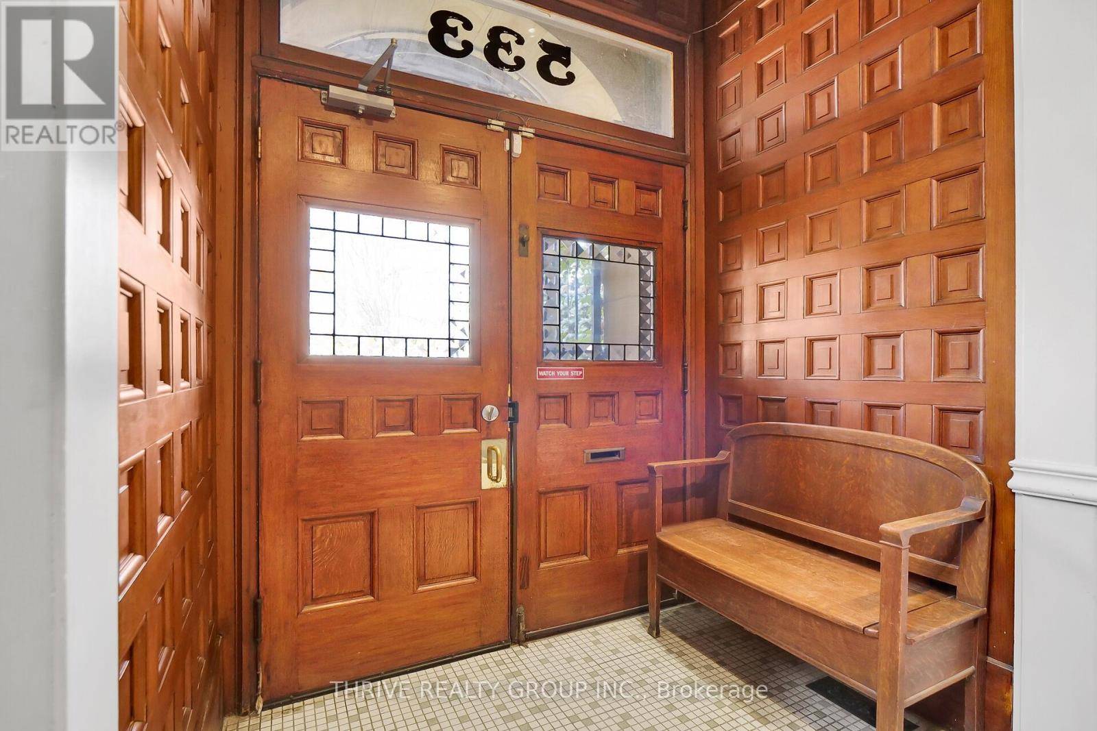 London, ON N6B1Y3,533 QUEENS AVENUE