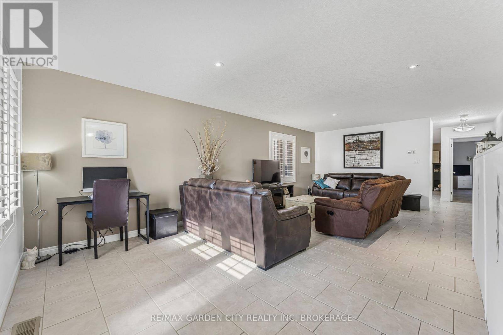 Lincoln (982 - Beamsville), ON L0R1B9,4501 FRANCES CRESCENT