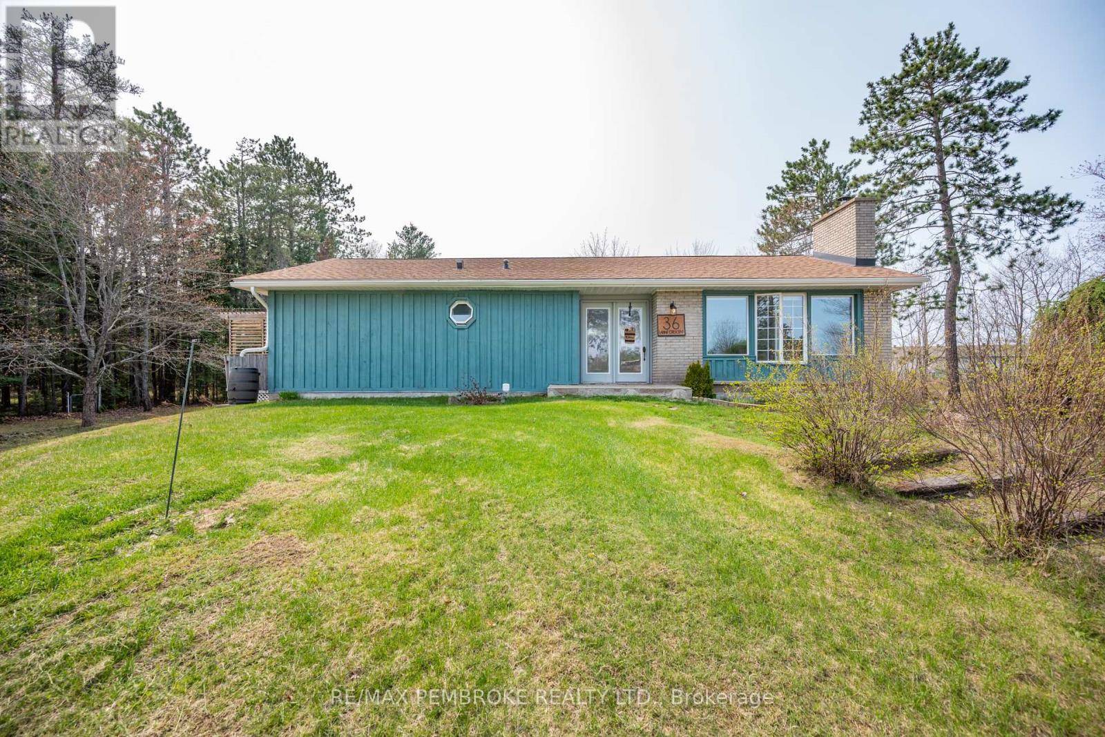 Petawawa, ON K8H2J2,36 LABINE CRESCENT