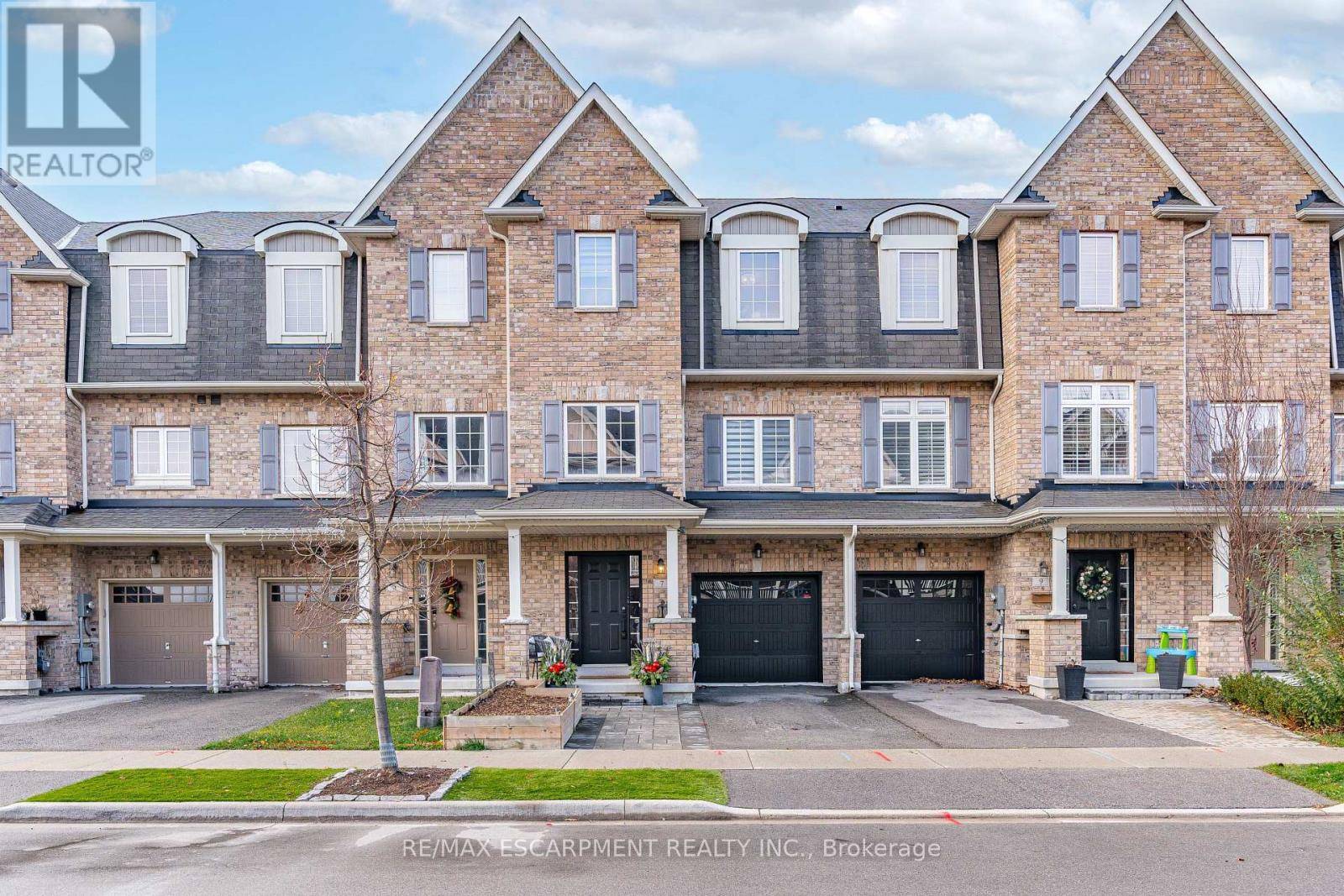 Hamilton (waterdown), ON L8B0A1,7 SAVAGE DRIVE