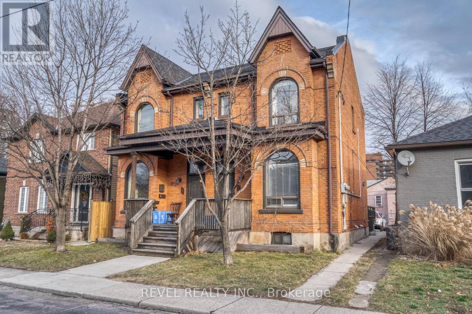 Hamilton (corktown), ON L8N1P4,27 GROVE STREET