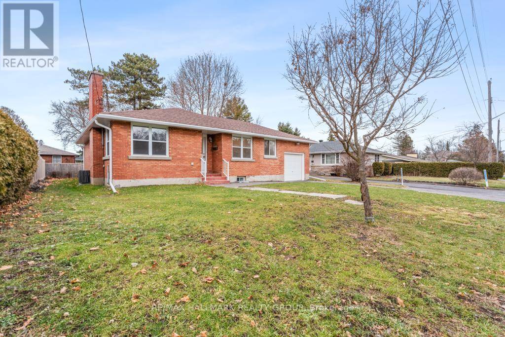 Ottawa, ON K1H5L4,371 BILLINGS AVENUE W
