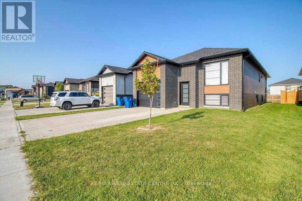 Chatham-kent (chatham), ON N7M0S1,191 MOONSTONE CRESCENT